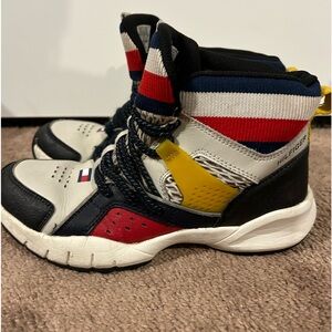 Tommy Hilfiger boy’s shoes size 3.5 excellent condition